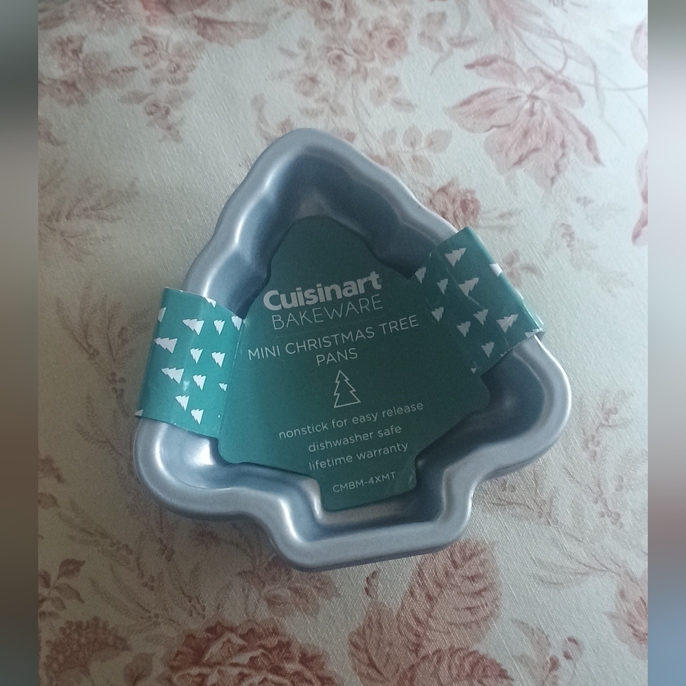 Cuisinart Non-Stick Tree-Shaped Cake Pan Set